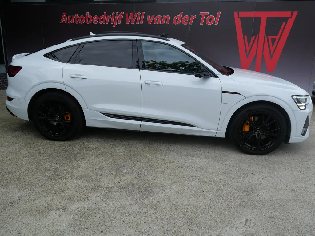Audi e-tron Sportback (2023) — foto 1