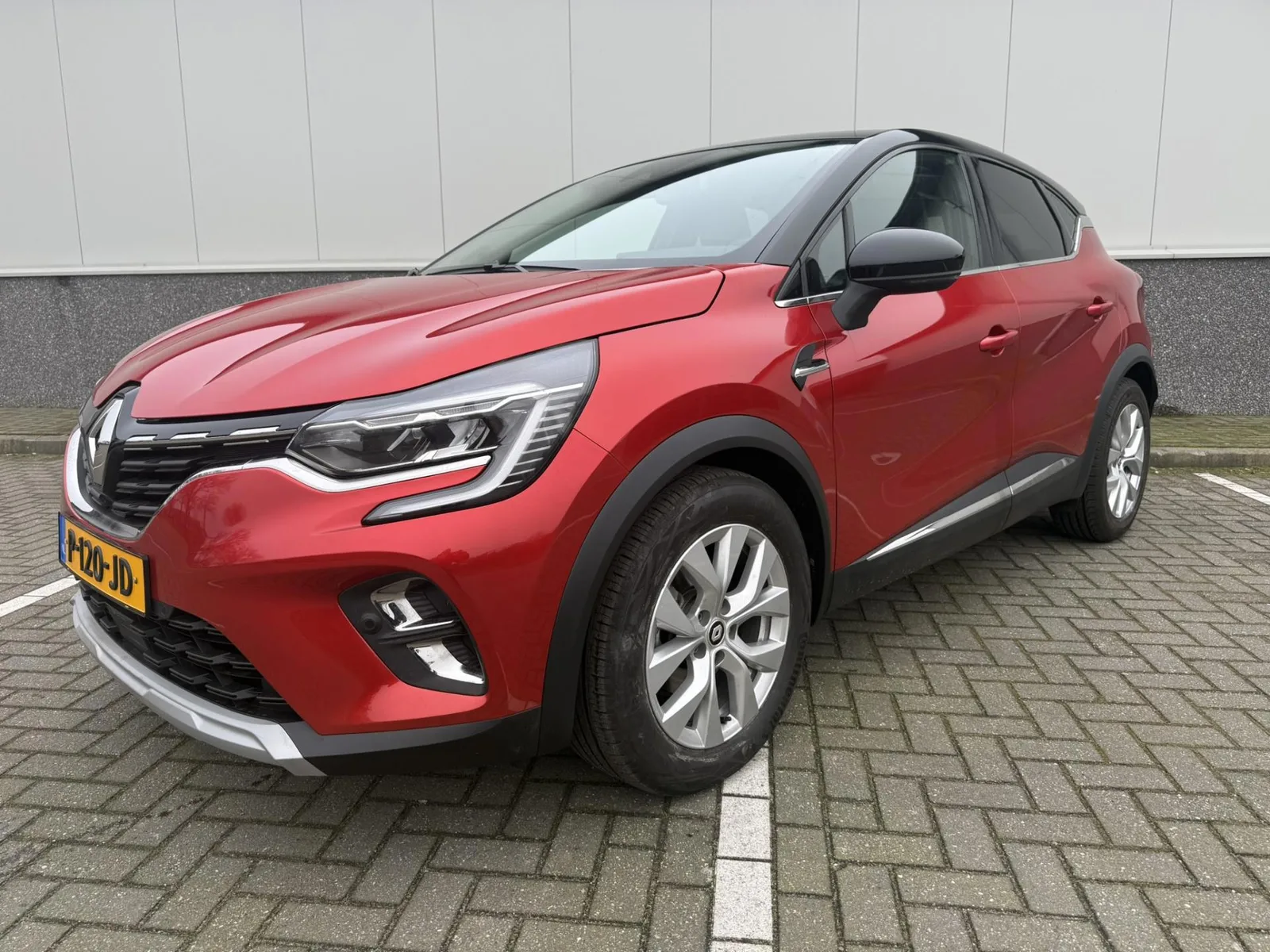 Renault Captur (2022) — foto 1
