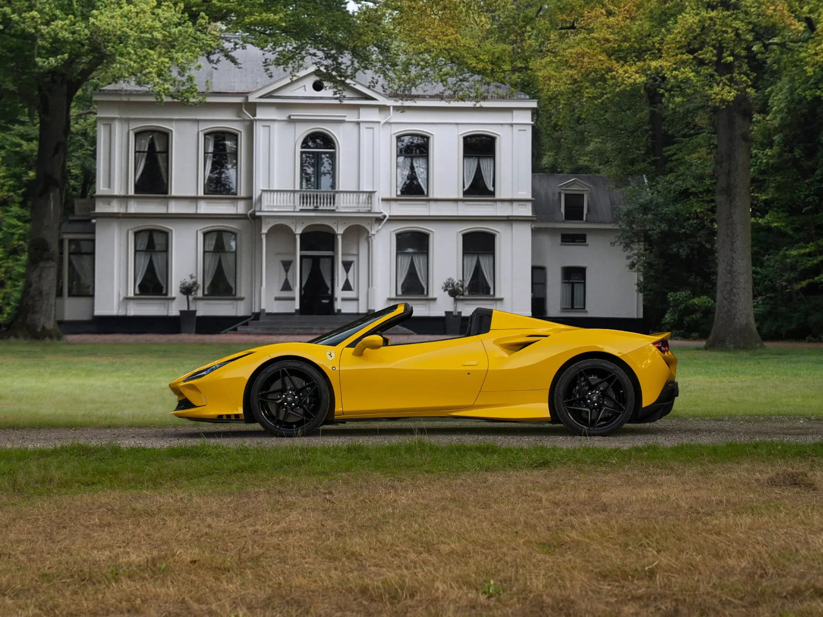 Ferrari F8 Spider (2022) — foto 1