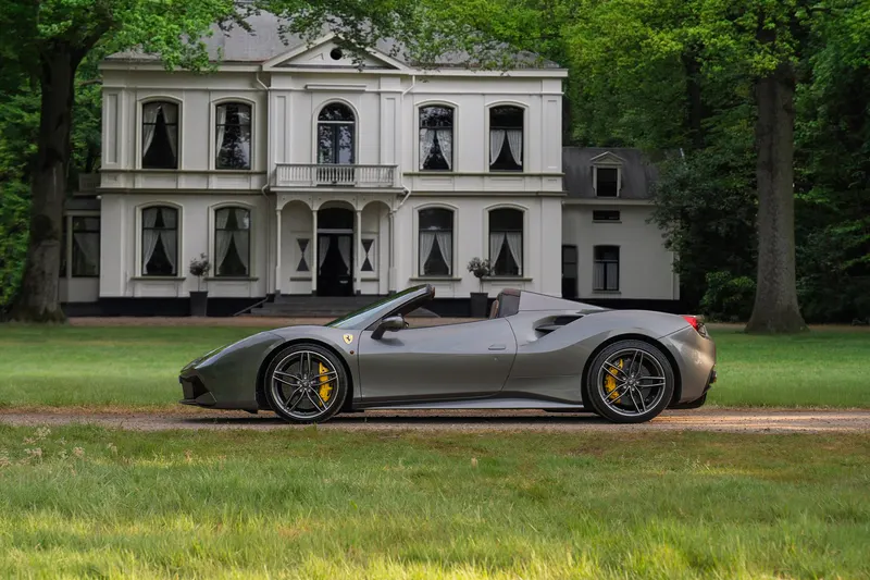 Ferrari 488 (2016)