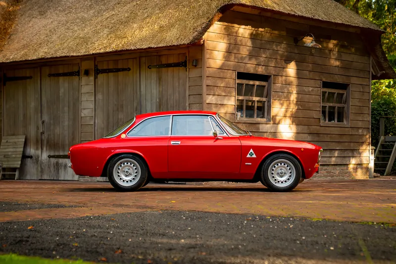 Alfa Romeo 1750 GTV (1972)