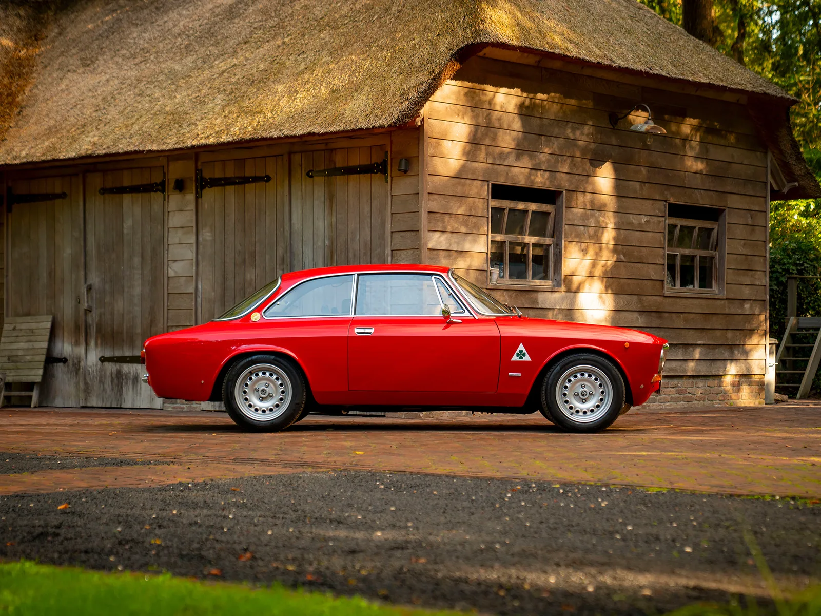 Alfa Romeo 1750 GTV (1972) — foto 1
