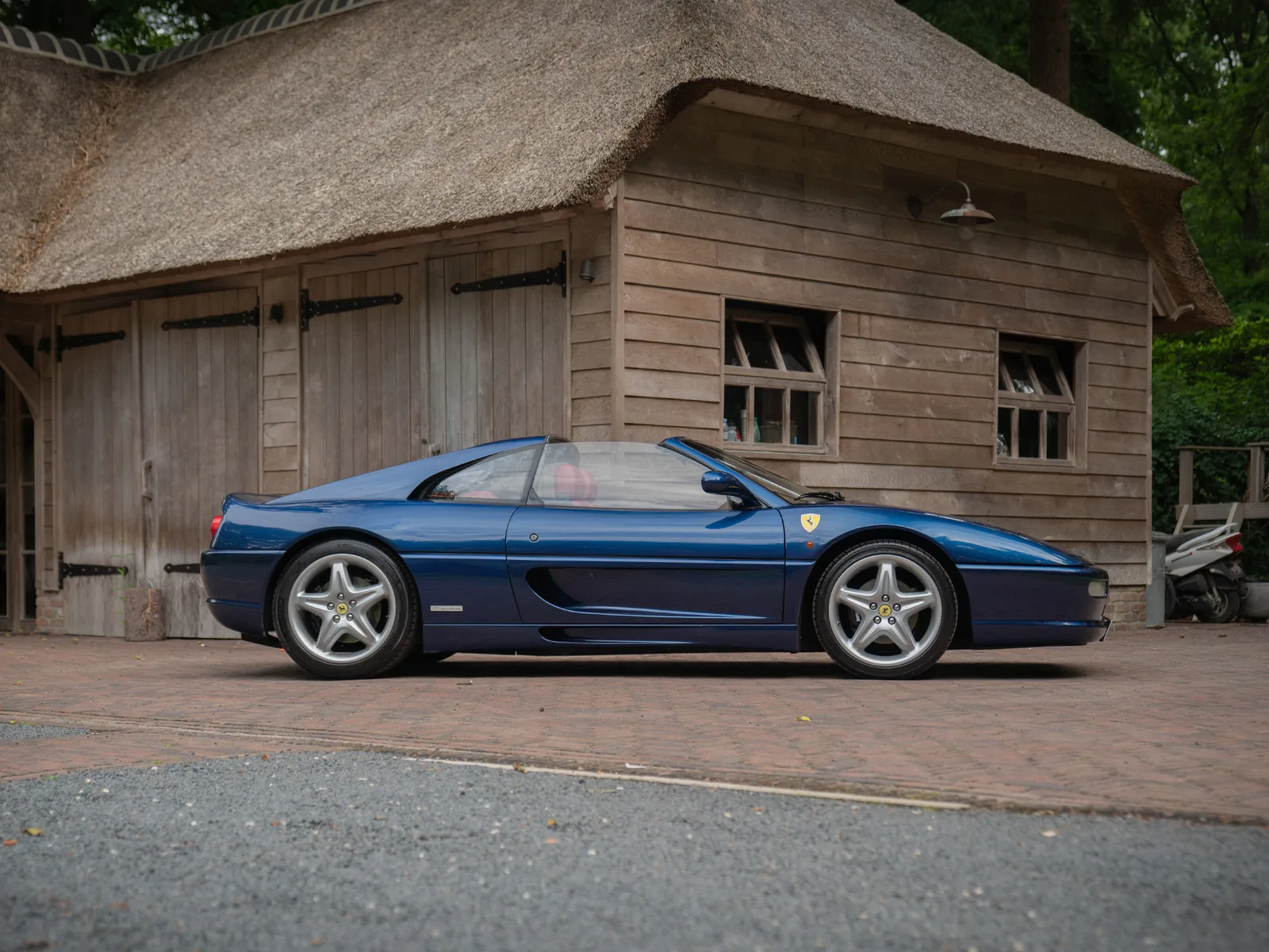 Ferrari F355 (1998) — foto 1