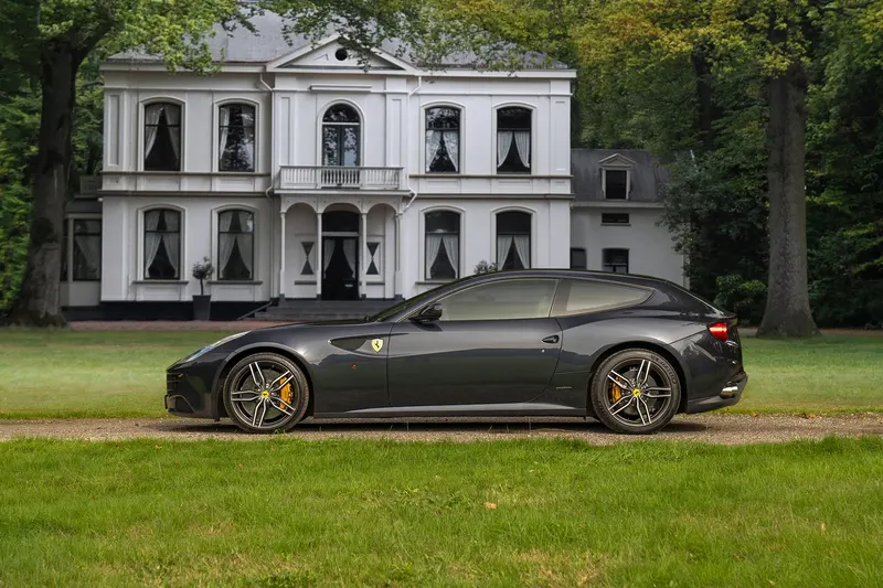 Ferrari FF (2012)