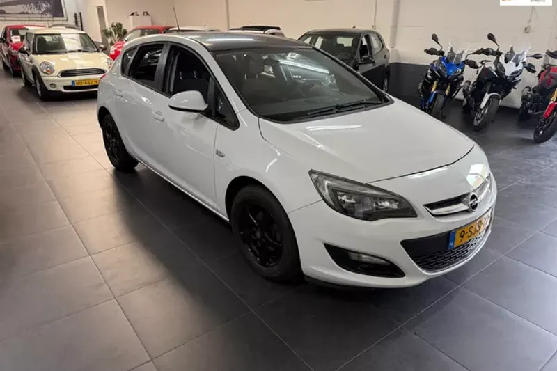 Opel Astra (2013)