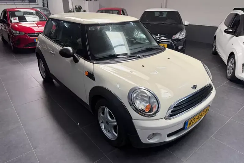 MINI One (2009)