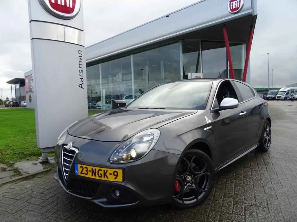 Alfa Romeo Giulietta (2010) — foto 1