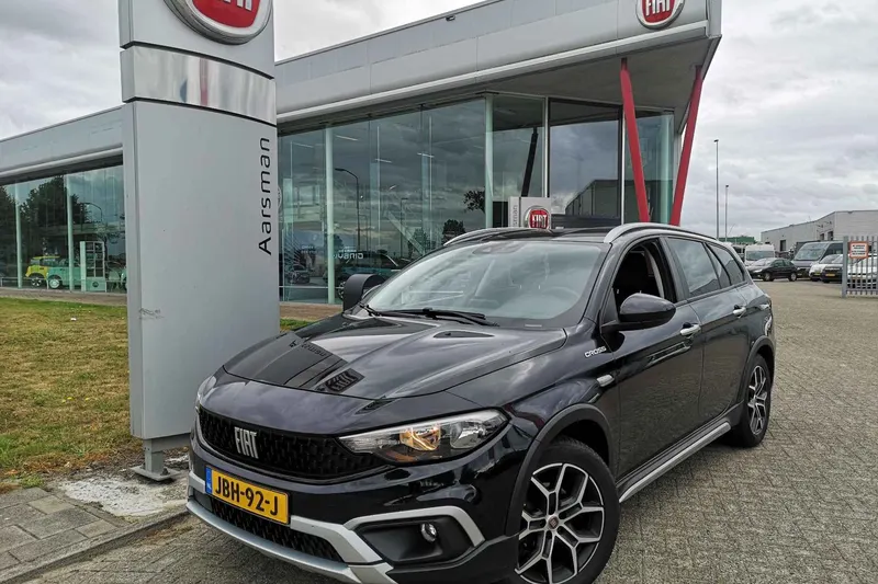 Fiat Tipo Cross (2023)