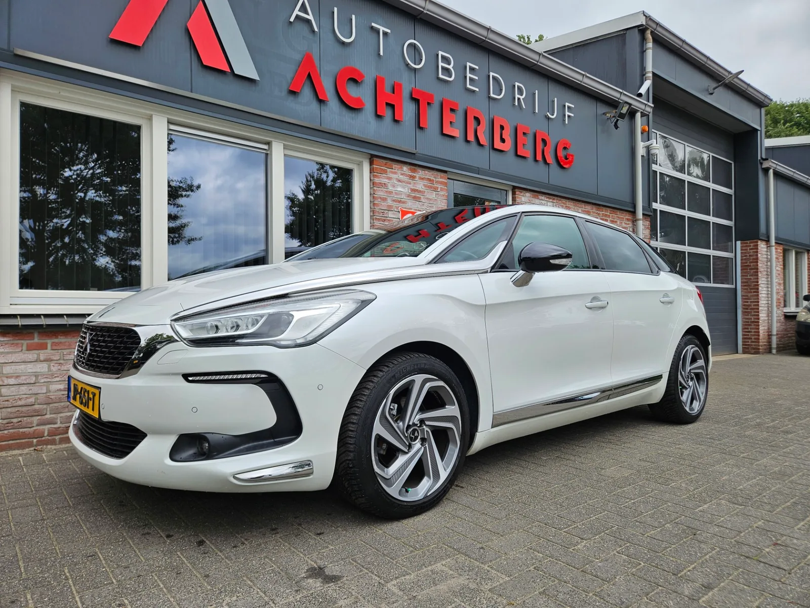 DS 5 (2016) — foto 1