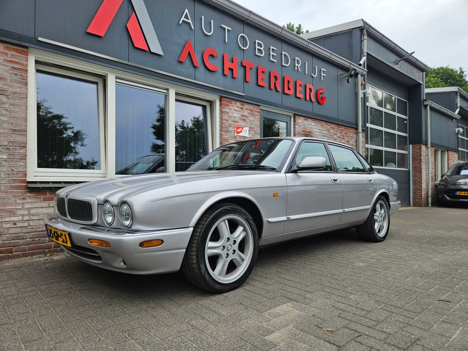 Jaguar XJ (2001) — foto 1
