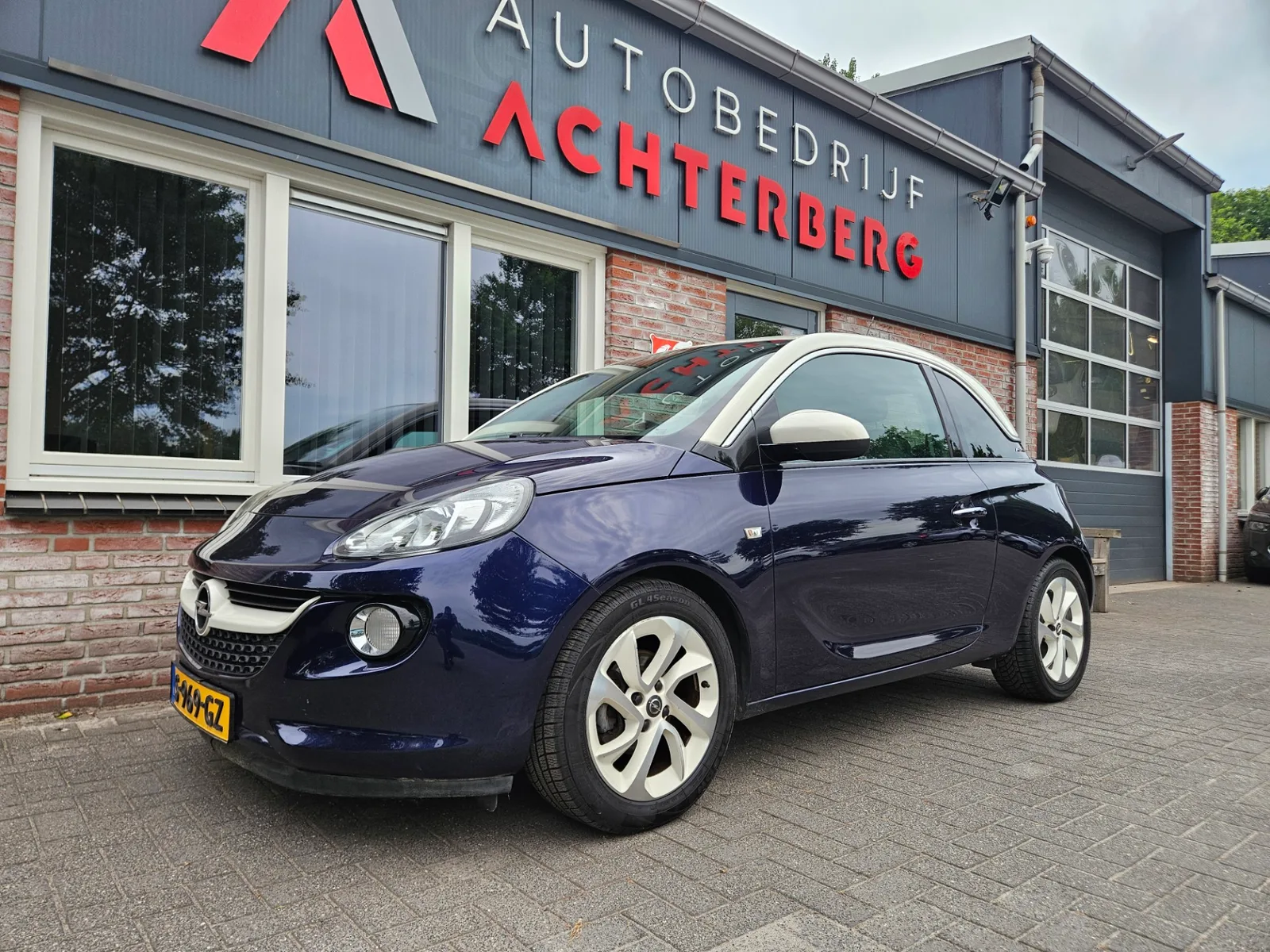 Opel Adam (2013) — foto 1