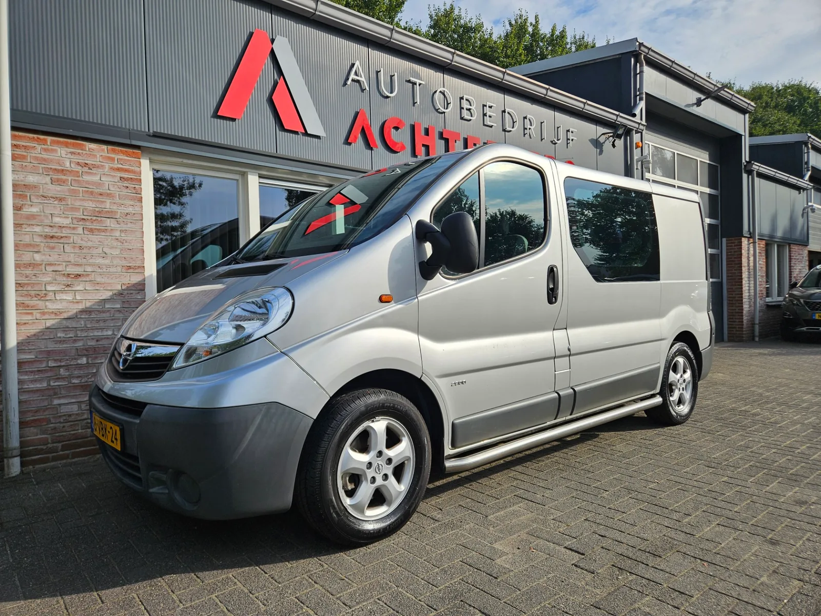 Opel Vivaro (2009) — foto 1