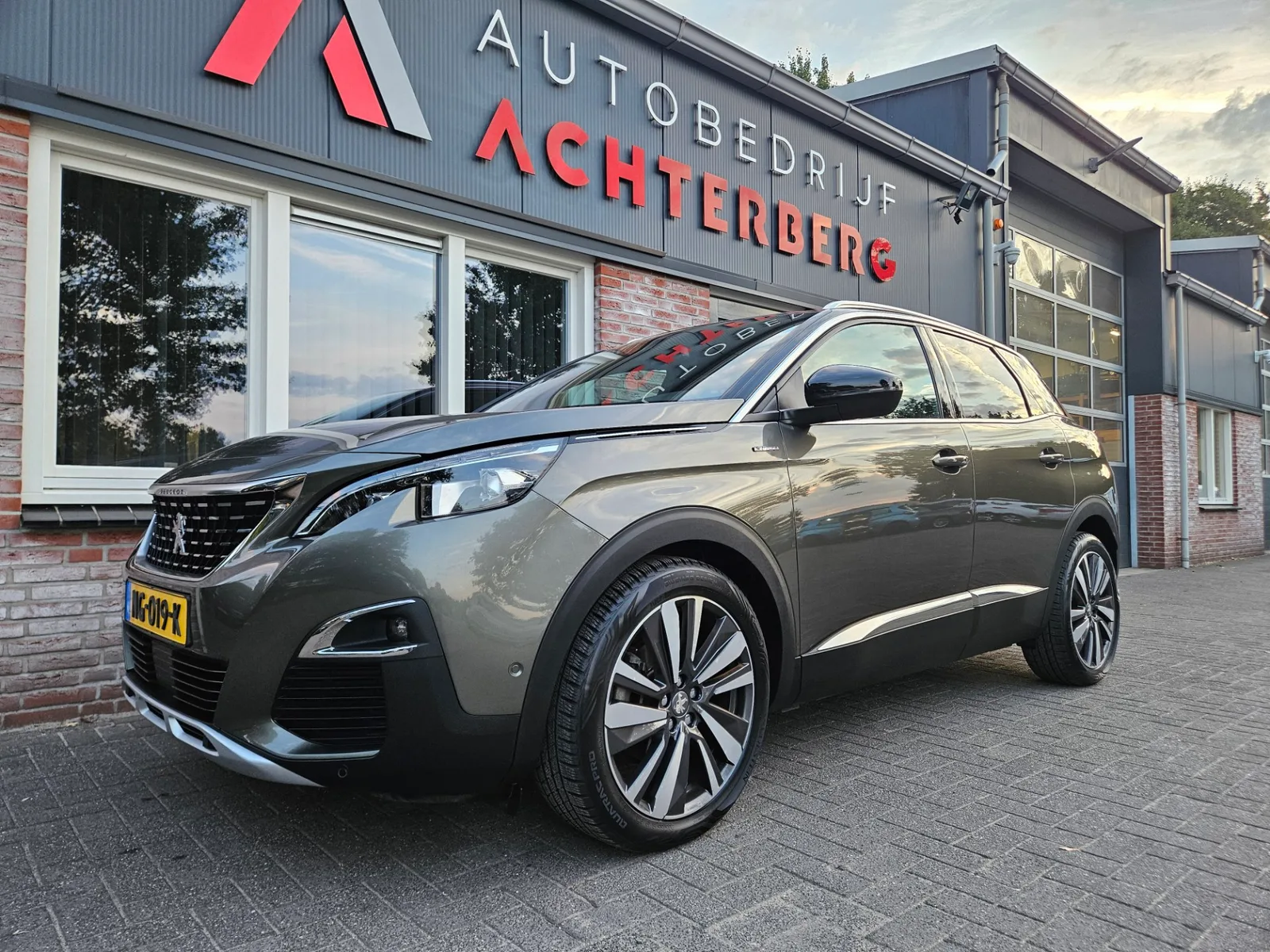 Peugeot 3008 (2017) — foto 1