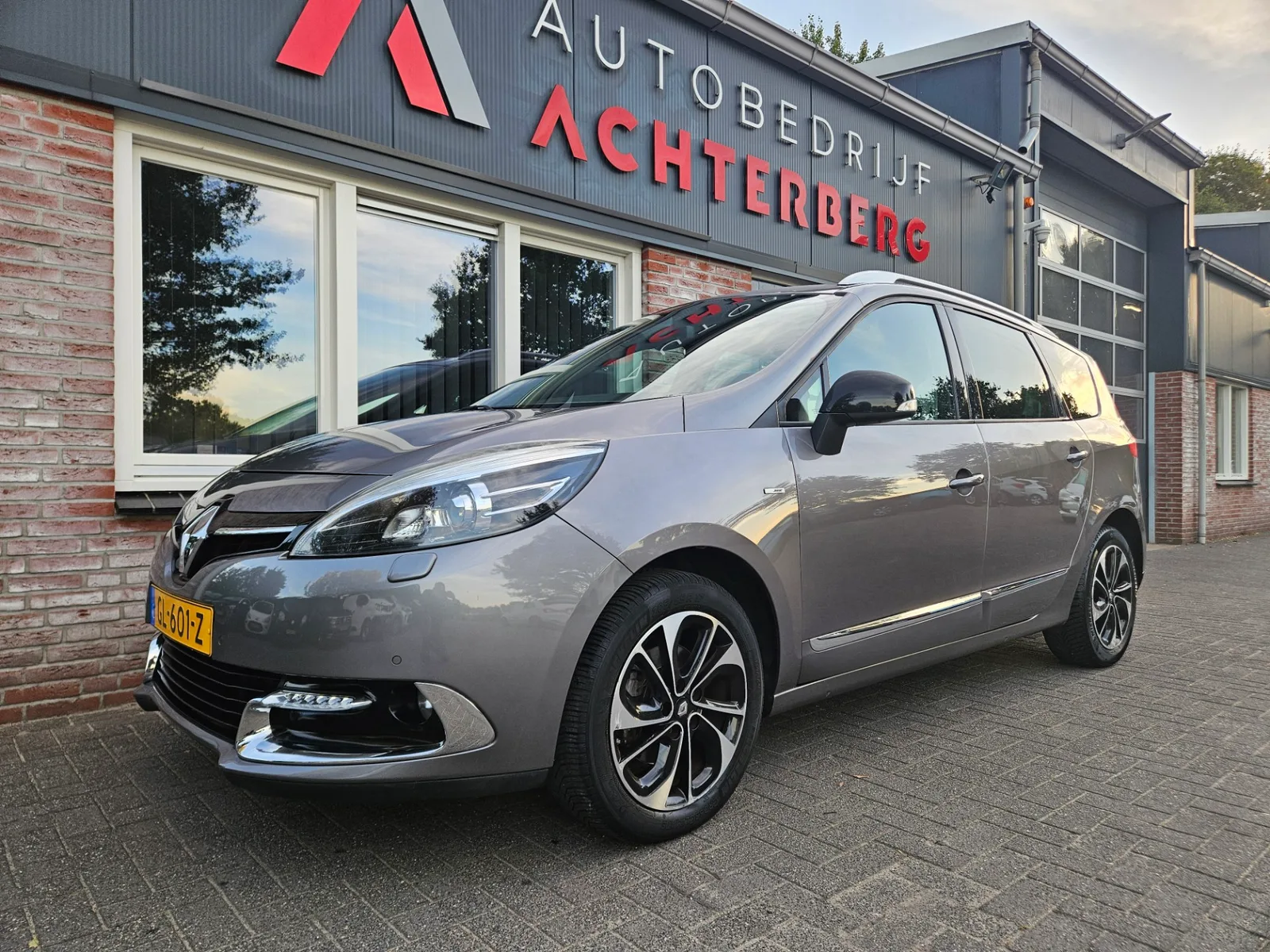 Renault Grand Scénic (2015) — foto 1