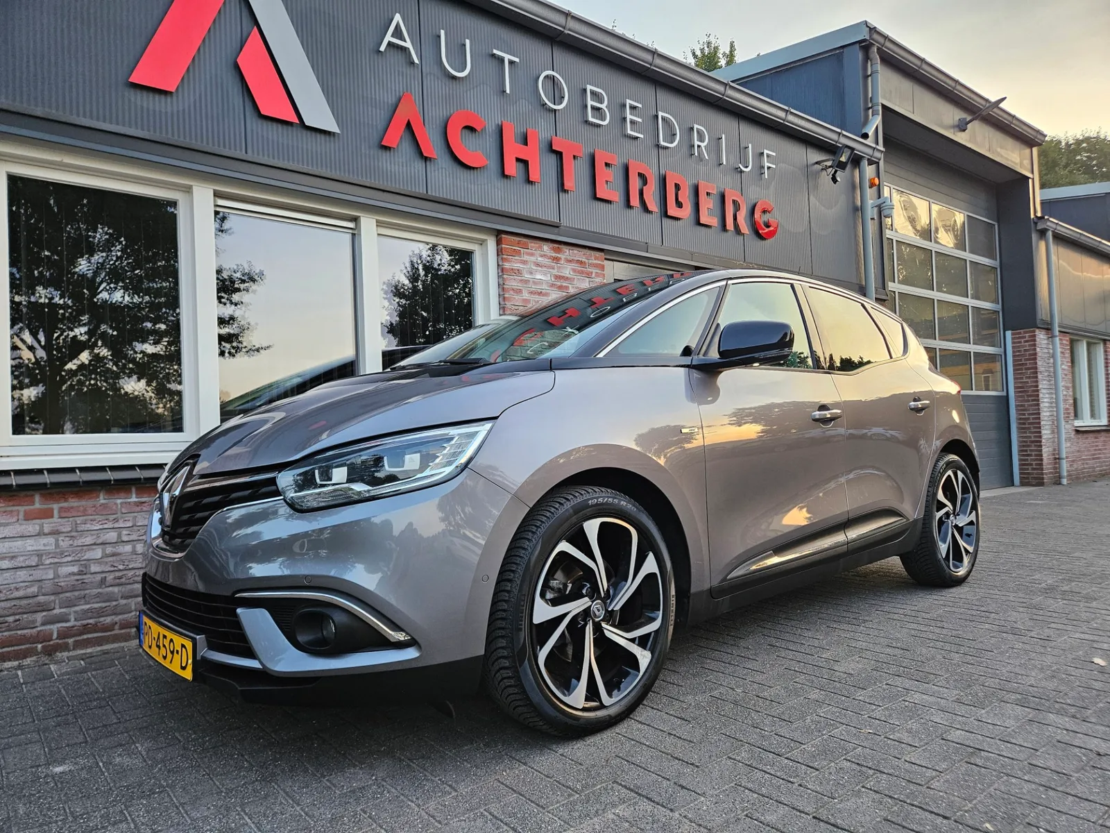 Renault Scénic (2017) — foto 1