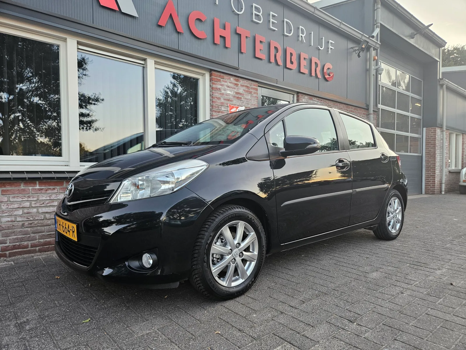 Toyota Yaris (2014) — foto 1