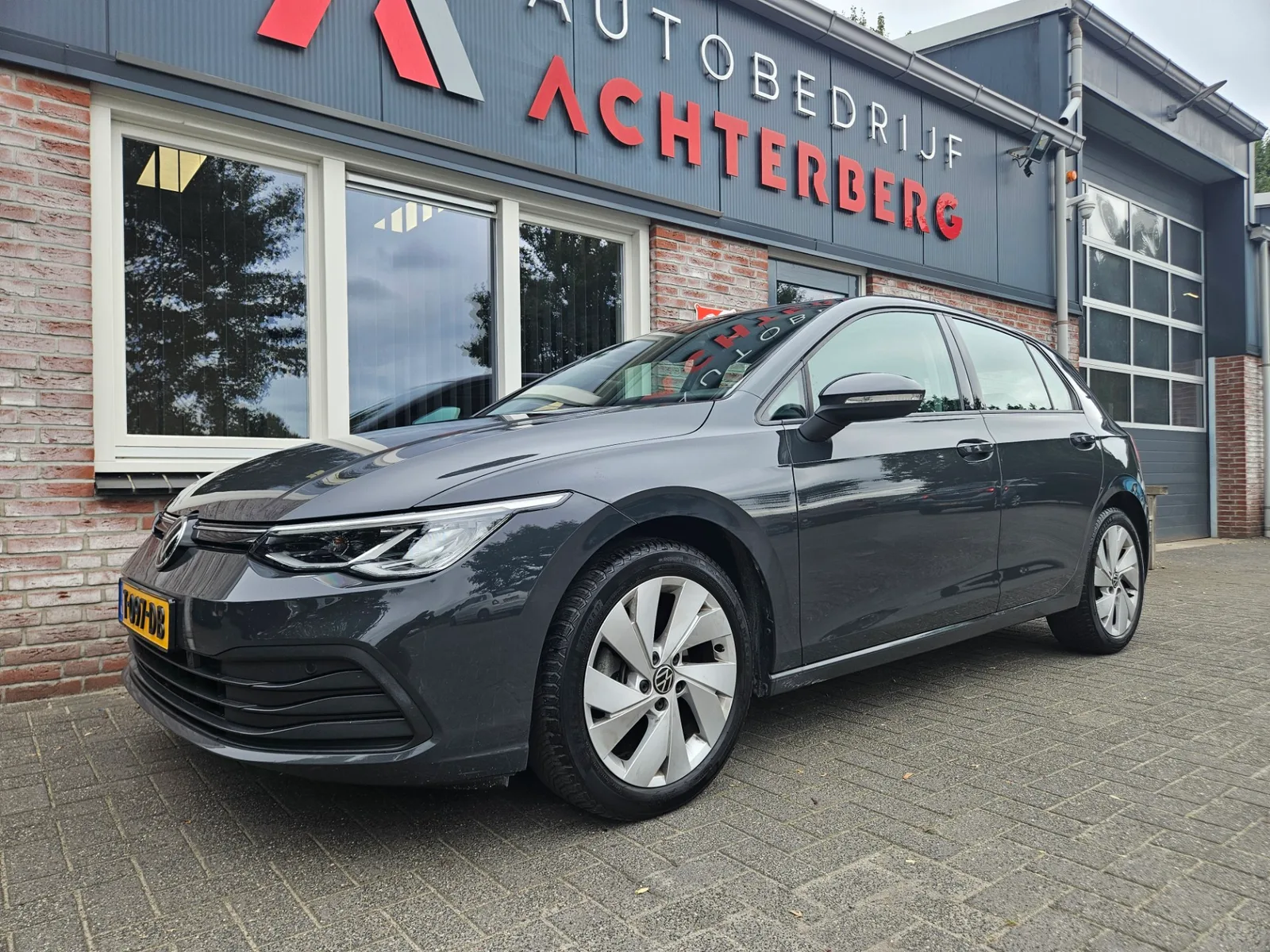 Volkswagen Golf (2021) — foto 1