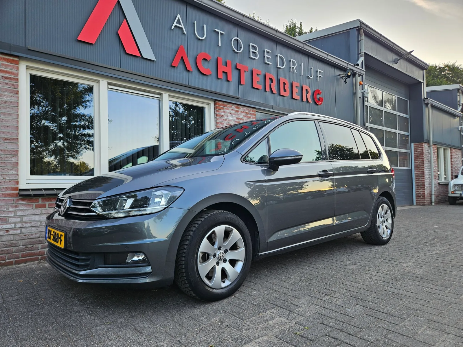 Volkswagen Touran (2019) — foto 1