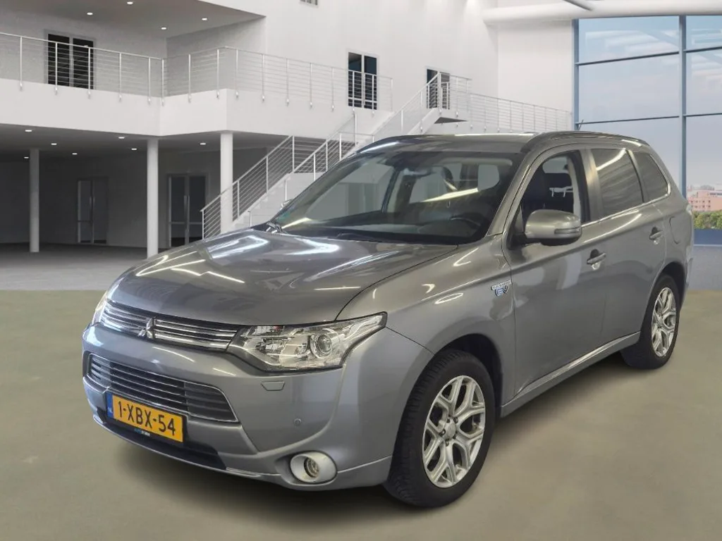 Mitsubishi Outlander (2014) — foto 1