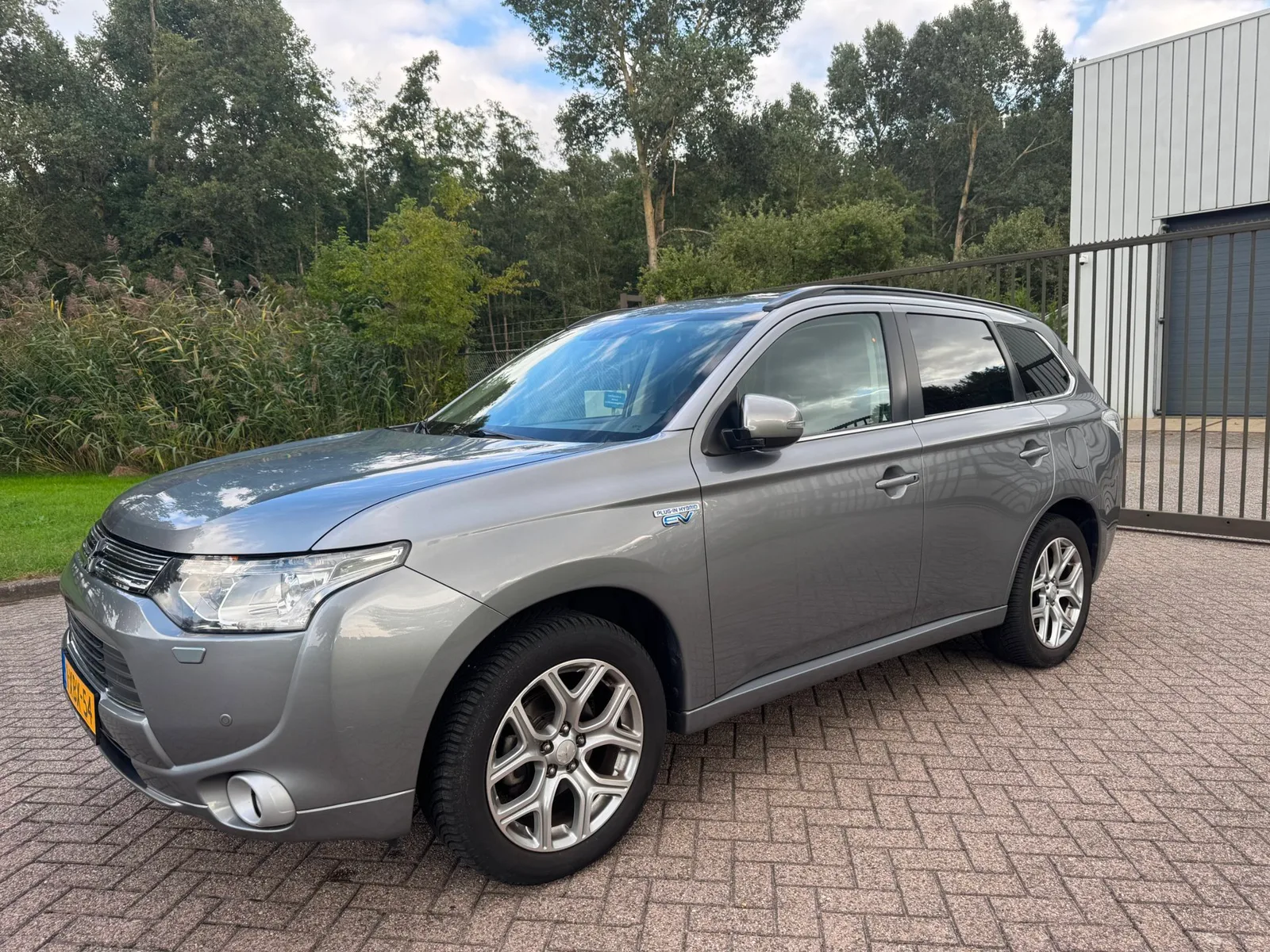 Mitsubishi Outlander (2014) — foto 1