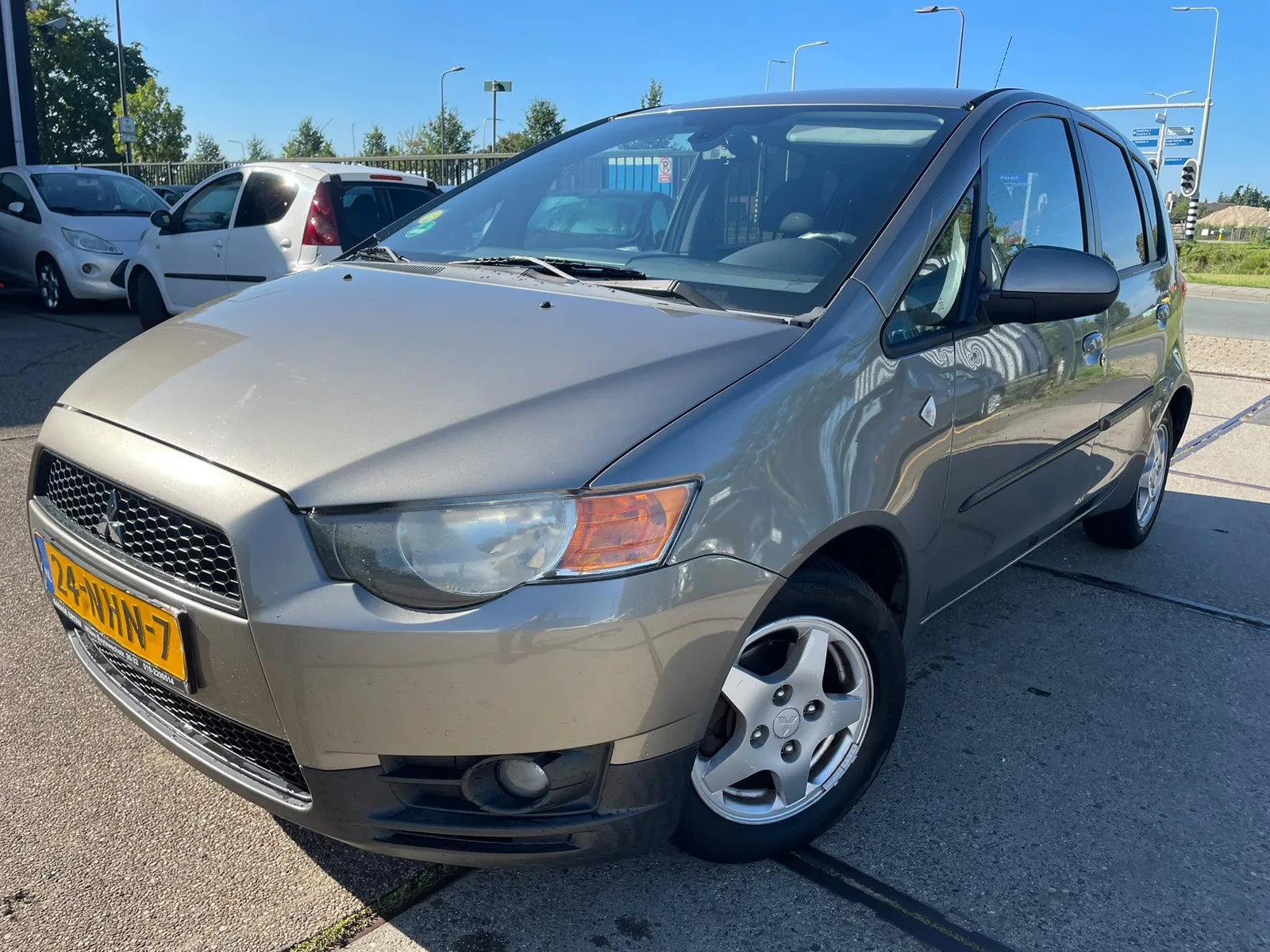 Mitsubishi Colt (2010) — foto 1