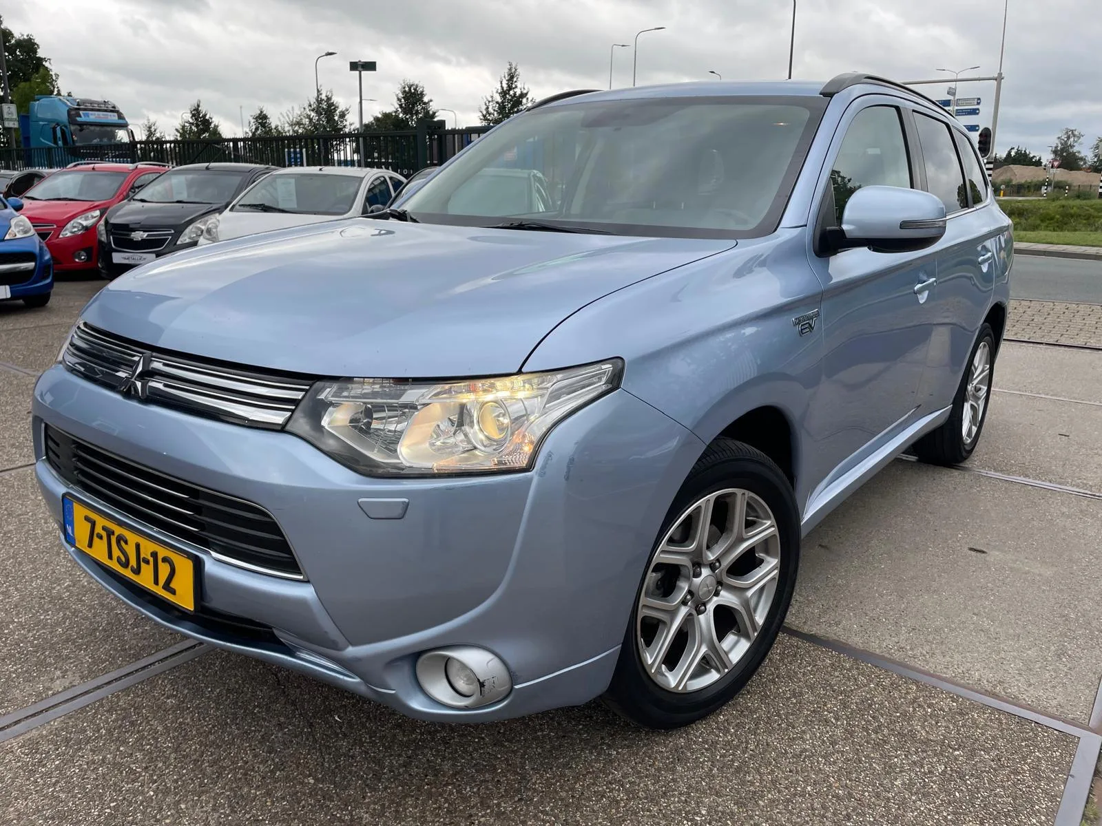 Mitsubishi Outlander (2014) — foto 1