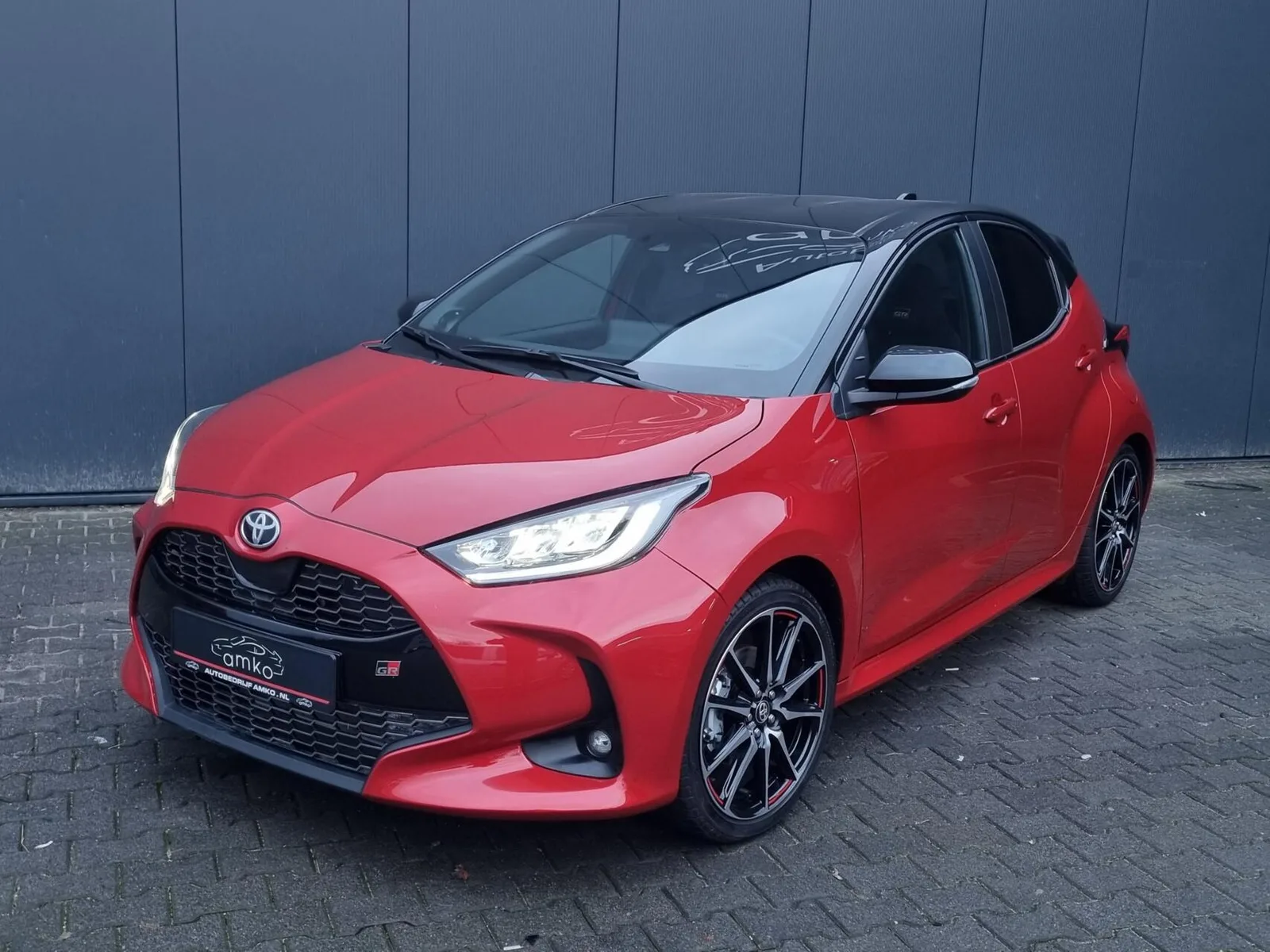 Toyota Yaris (2023) — foto 1