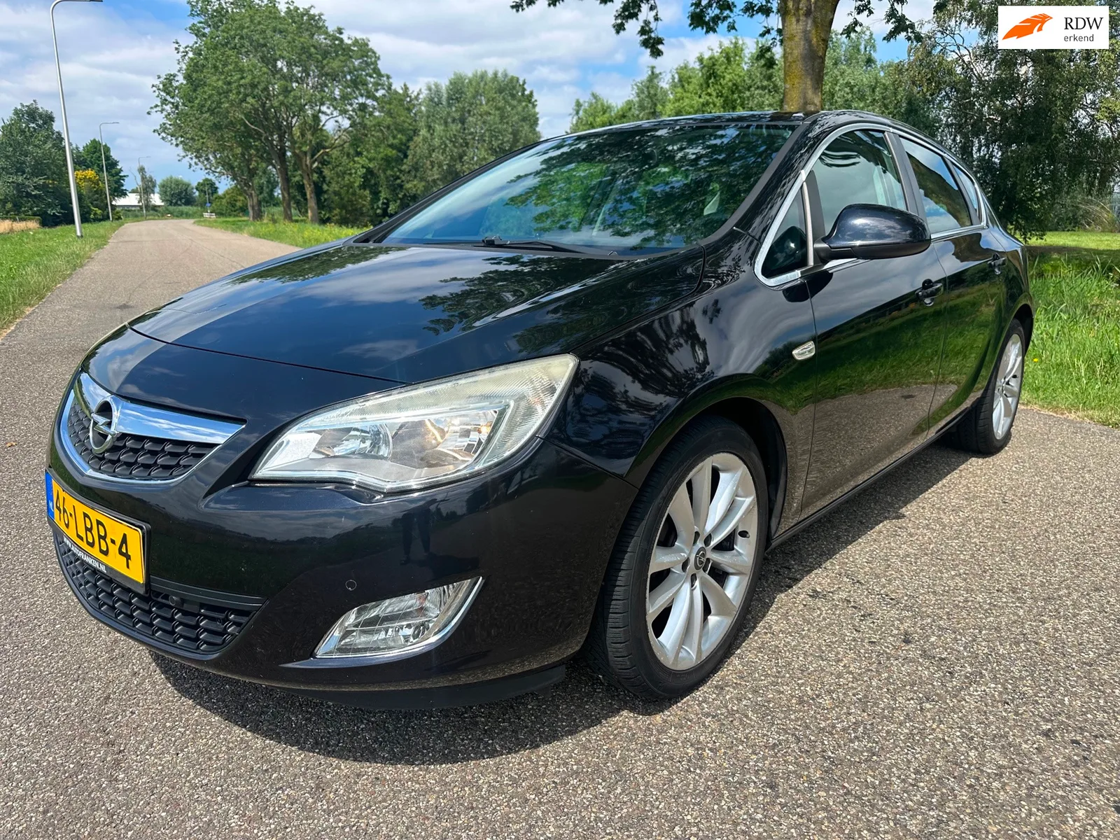 Opel Astra (2010) — foto 1