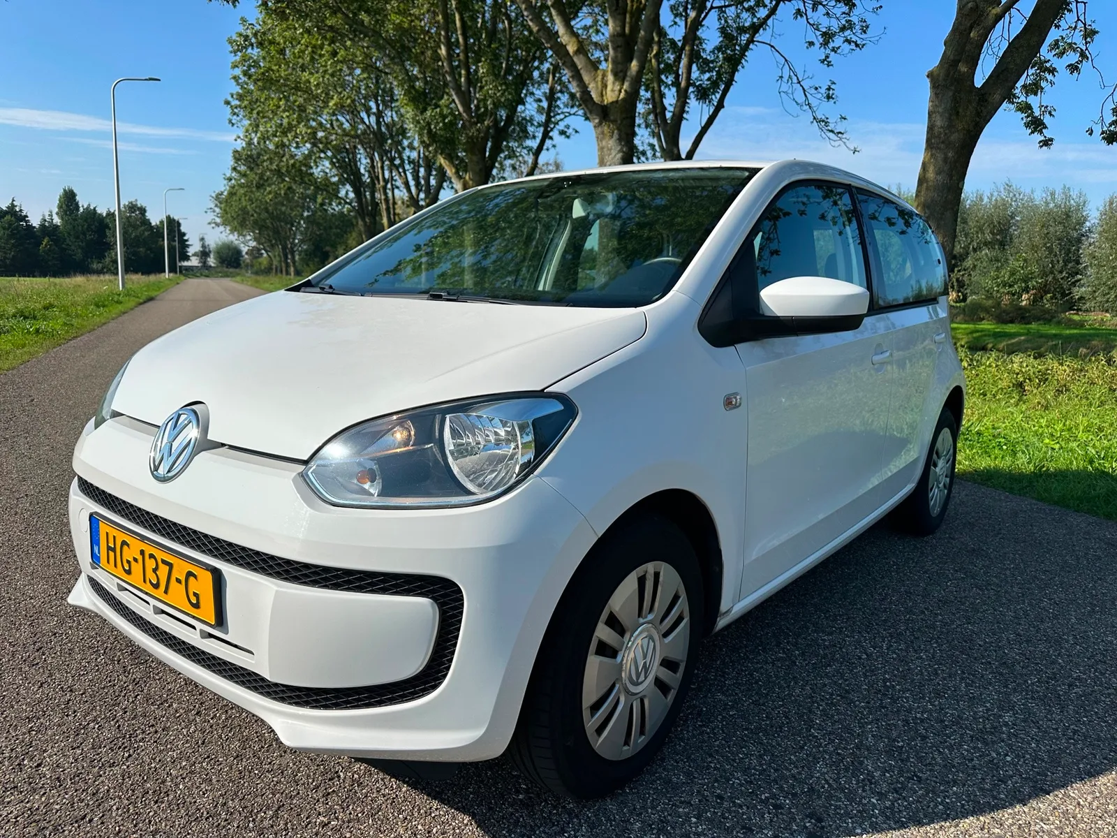 Volkswagen Up! (2014) — foto 1