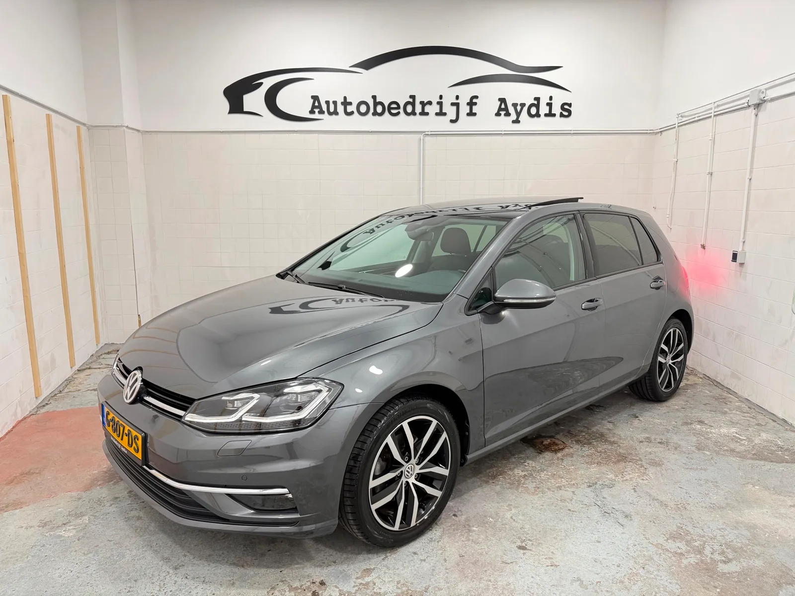 Volkswagen Golf (2018) — foto 1