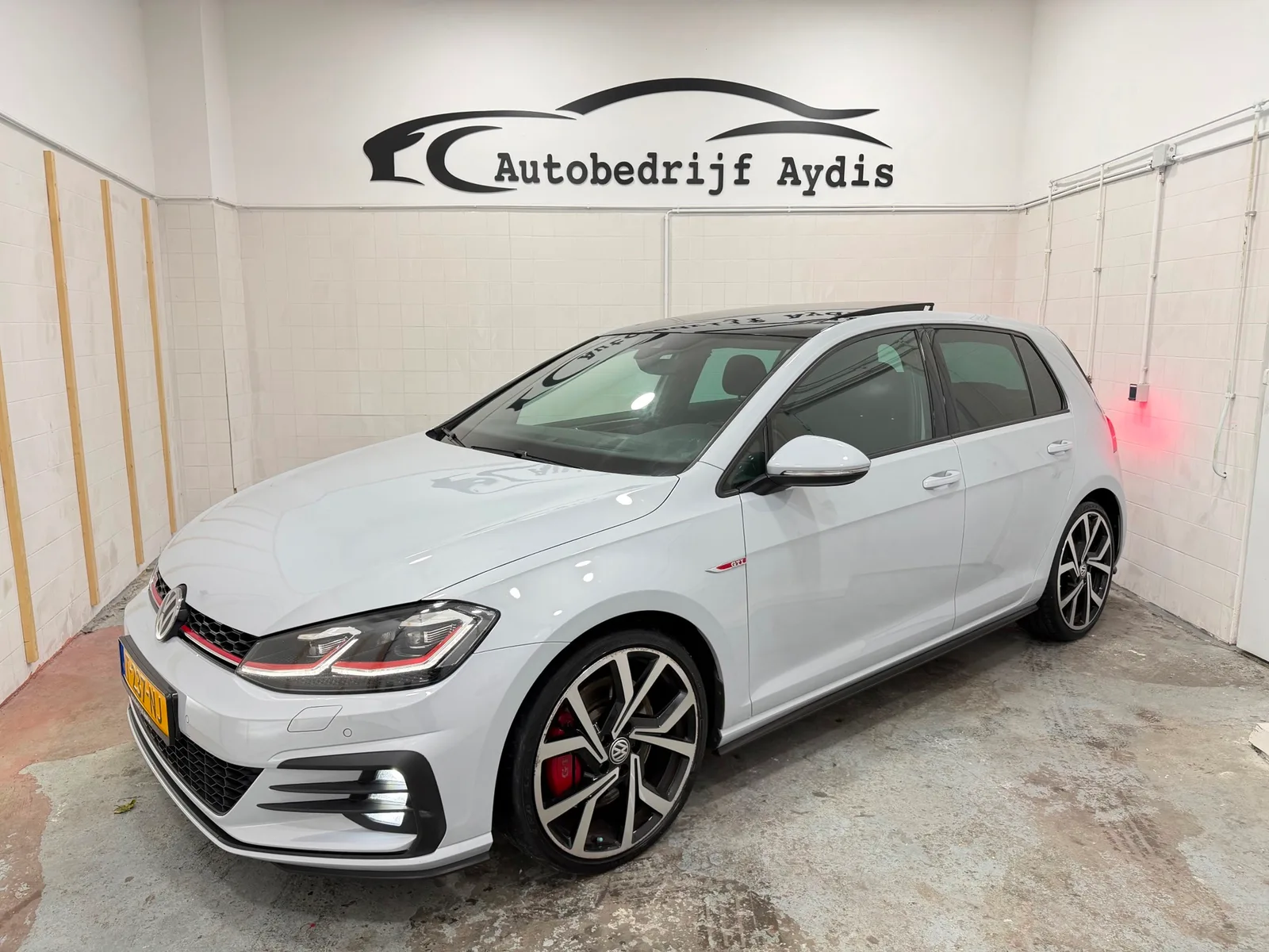 Volkswagen Golf (2018) — foto 1