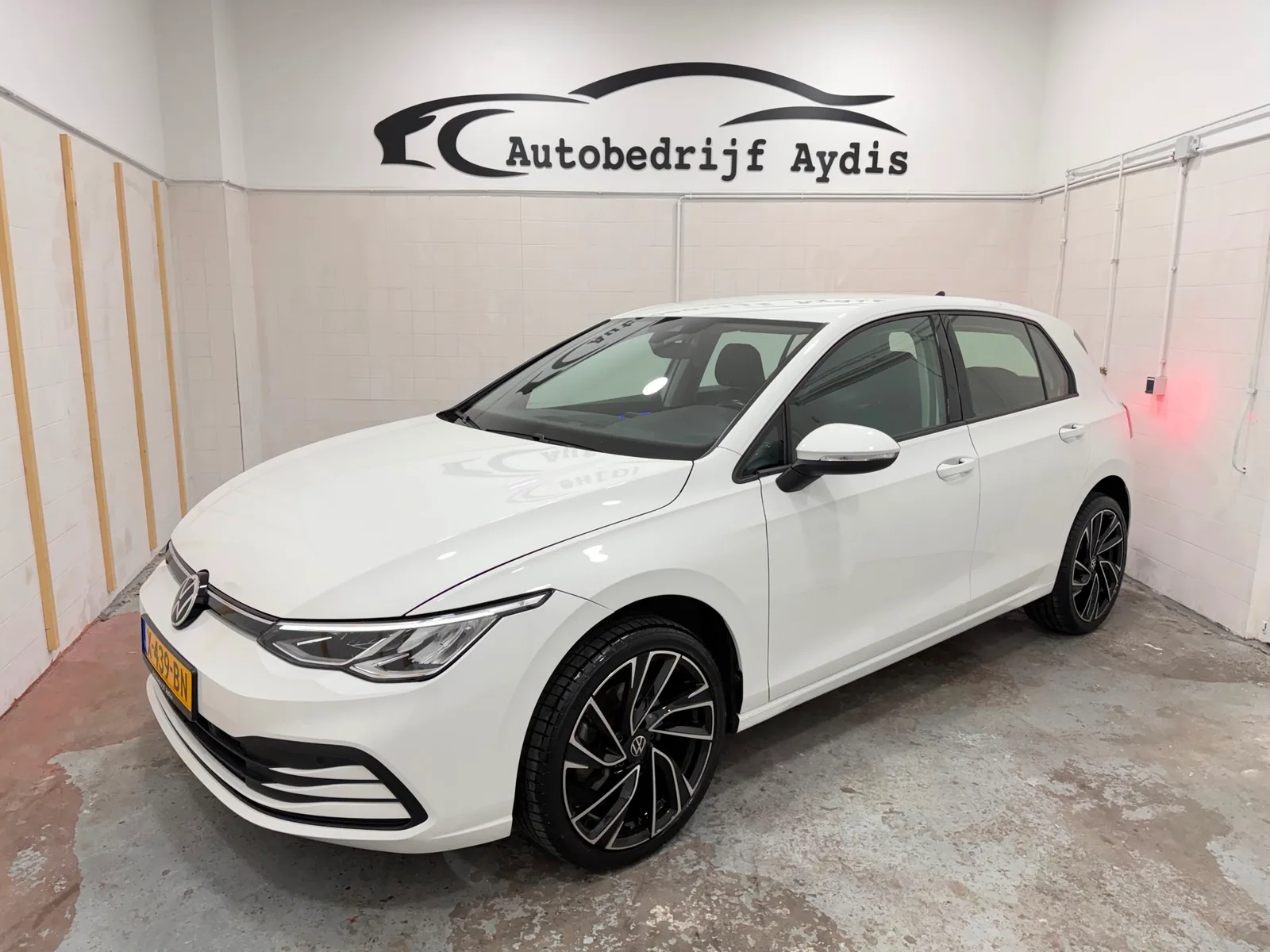 Volkswagen Golf (2023) — foto 1