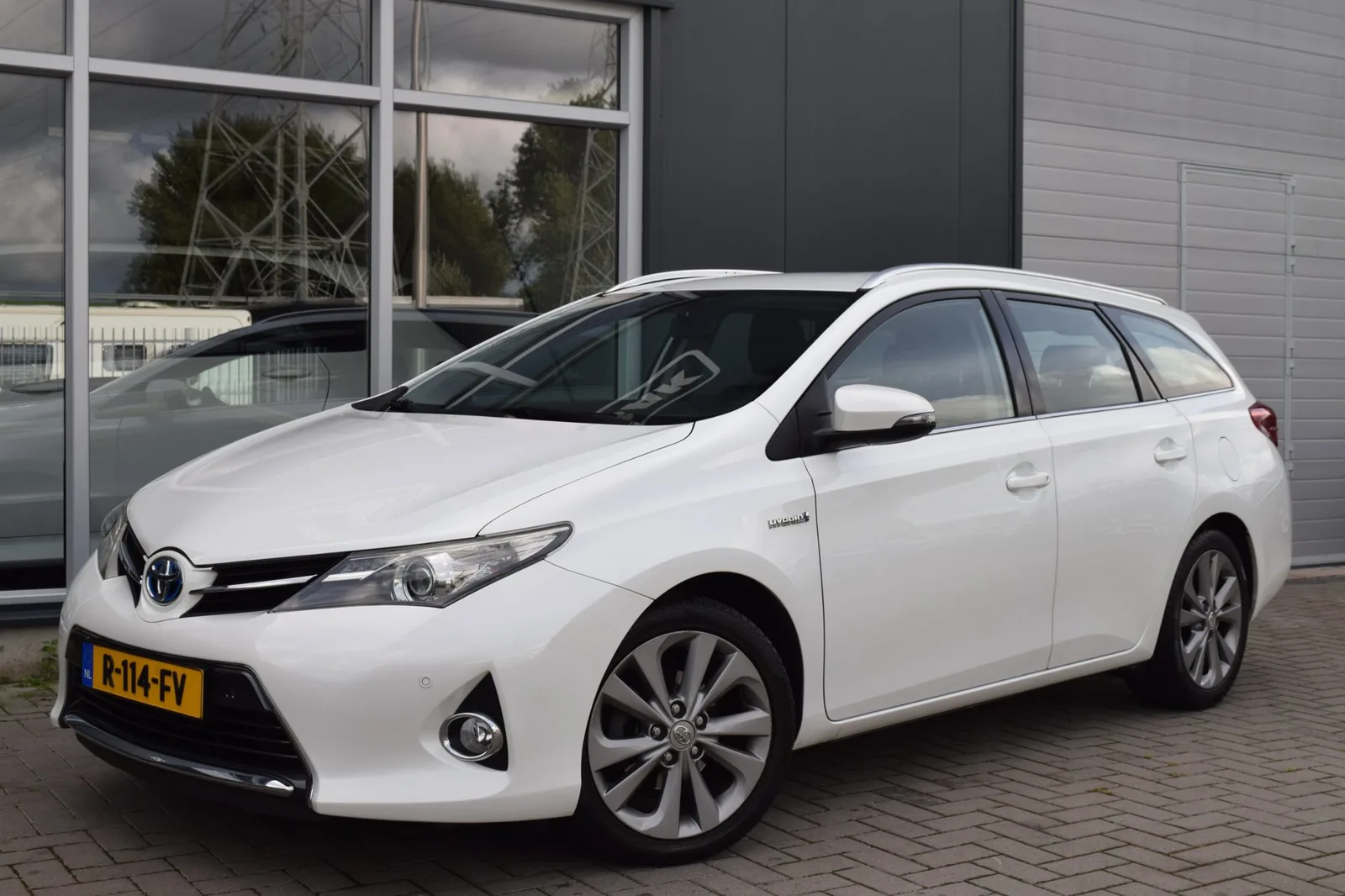 Toyota Auris (2013) — foto 1