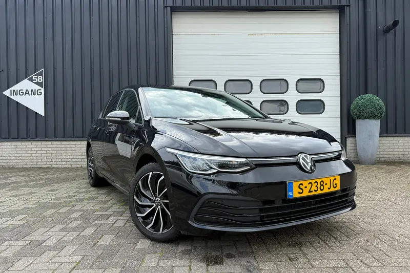 Volkswagen Golf (2023)
