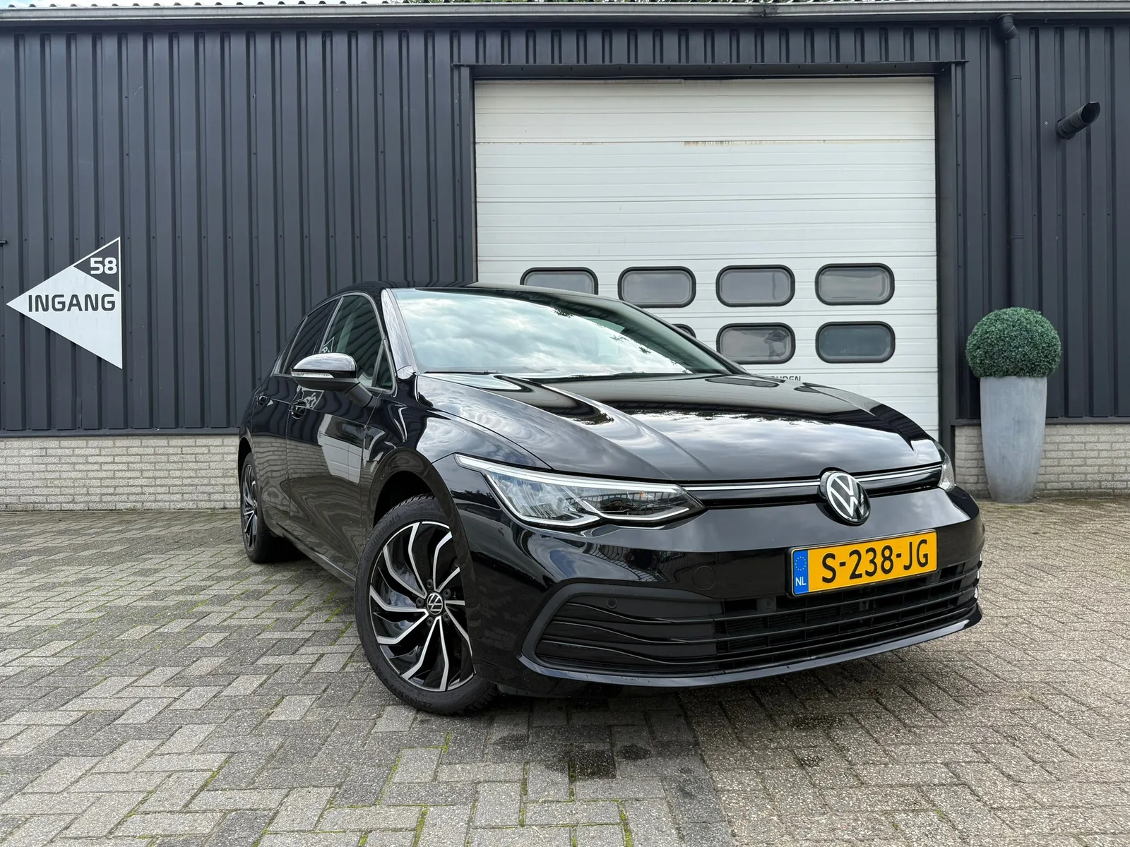 Volkswagen Golf (2023) — foto 1