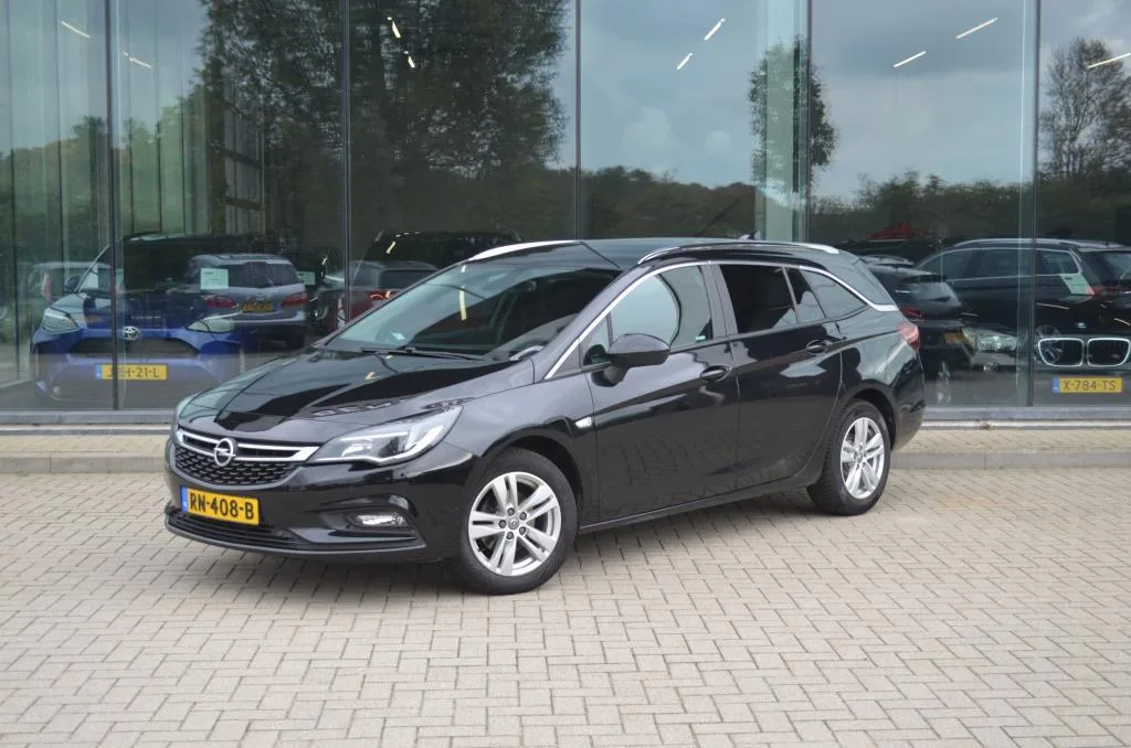 Opel Astra (2018) — foto 1