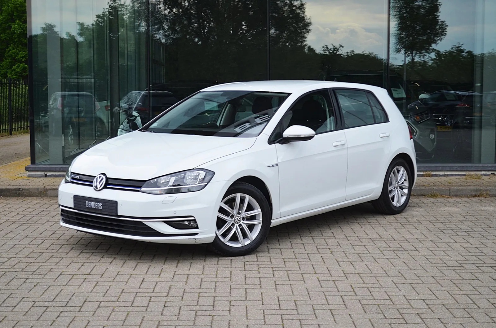 Volkswagen Golf (2019) — foto 1