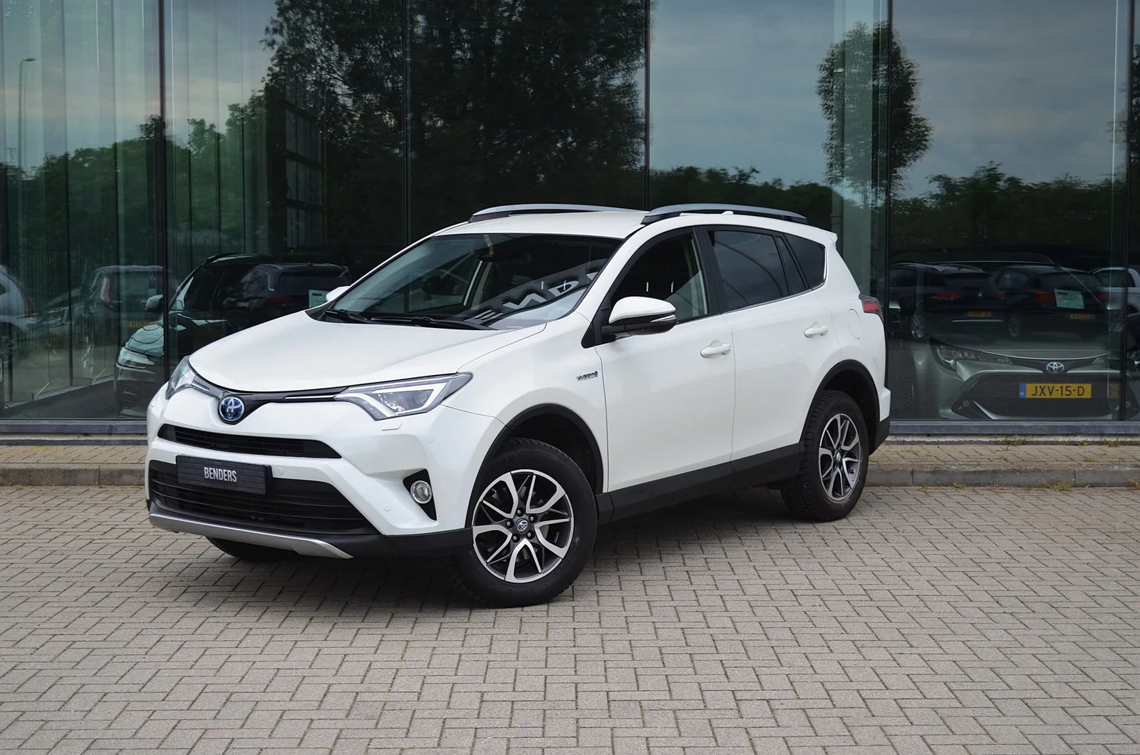 Toyota RAV4 (2018) — foto 1