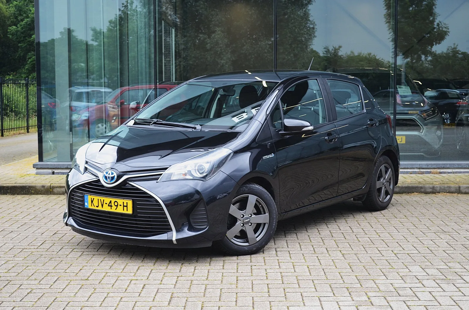 Toyota Yaris (2017) — foto 1