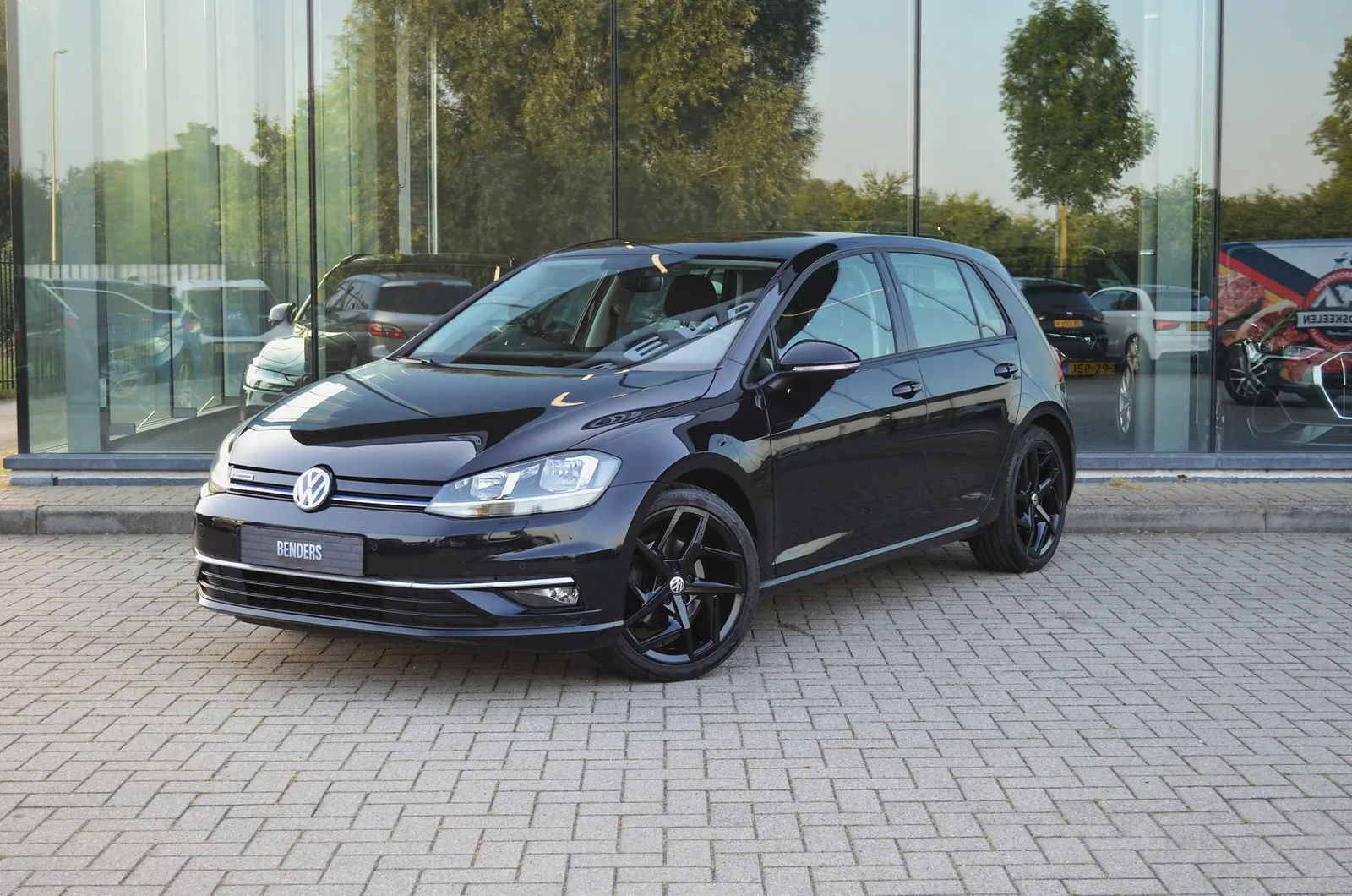 Volkswagen Golf (2019) — foto 1