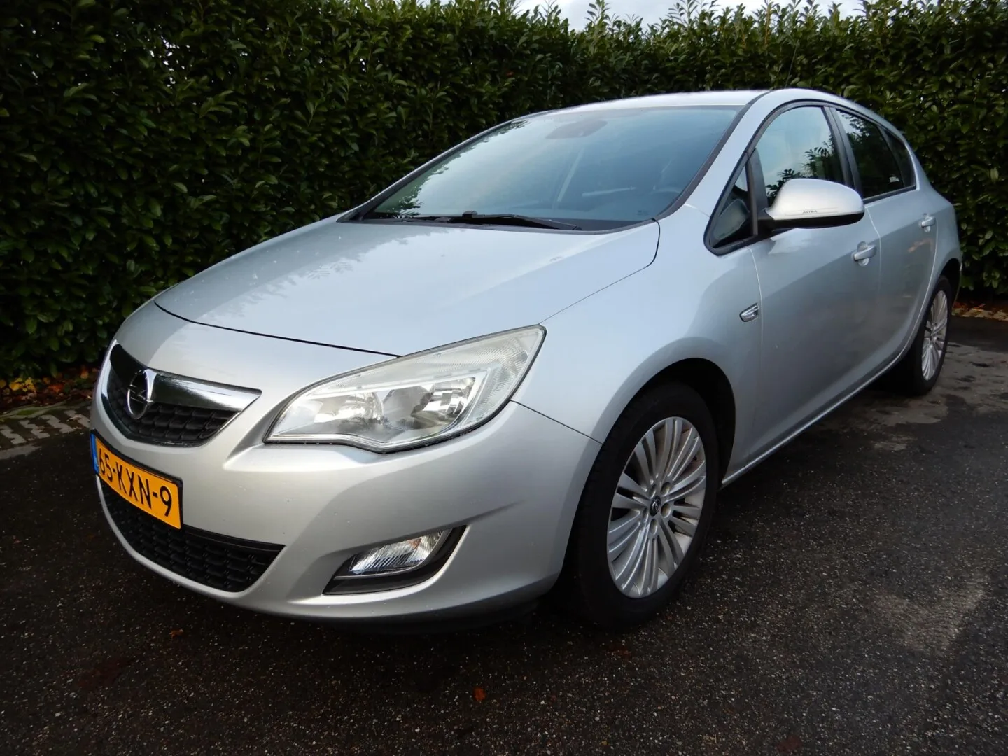 Opel Astra (2010) — foto 1