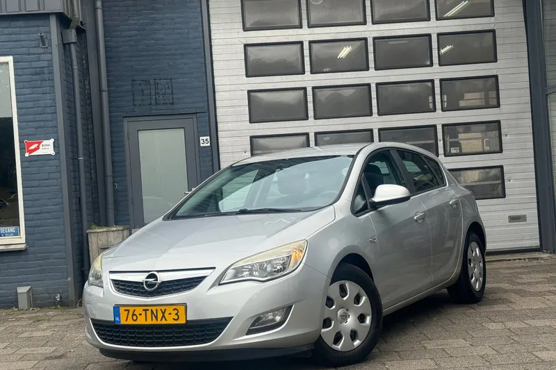 Opel Astra (2012)
