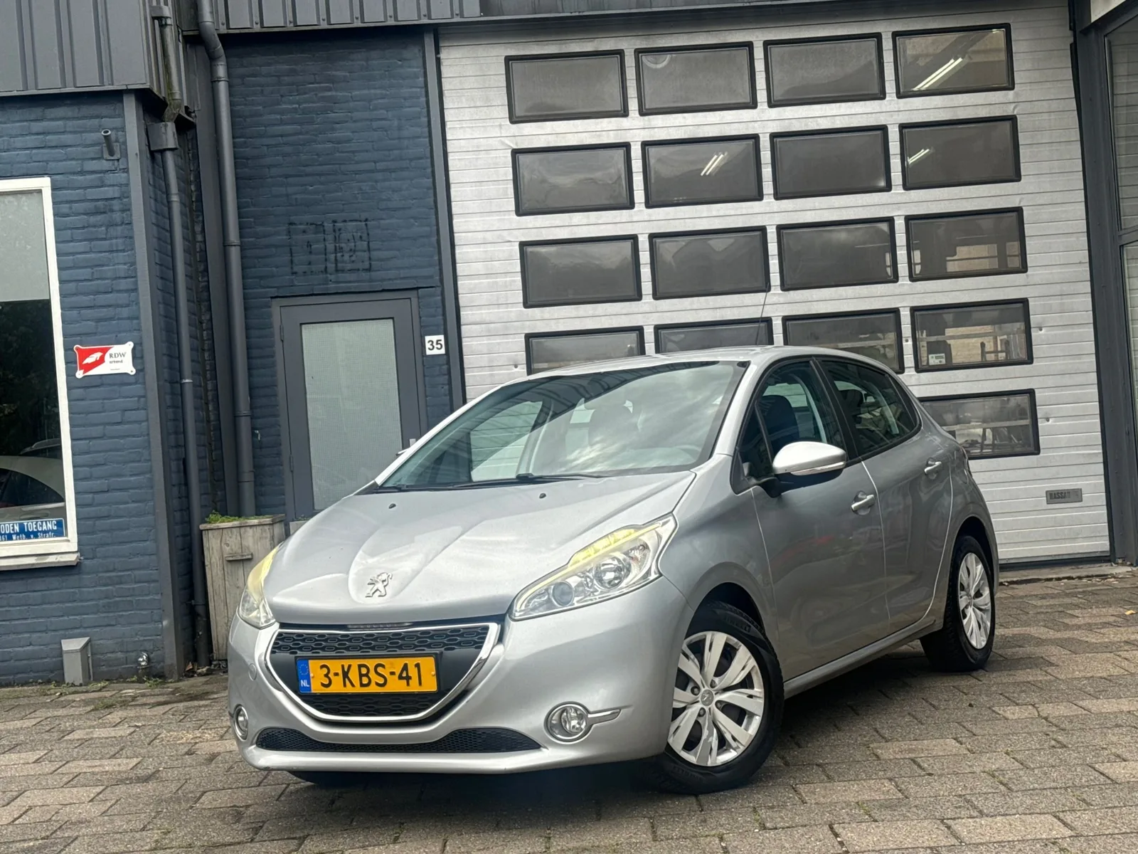 Peugeot 208 (2013) — foto 1