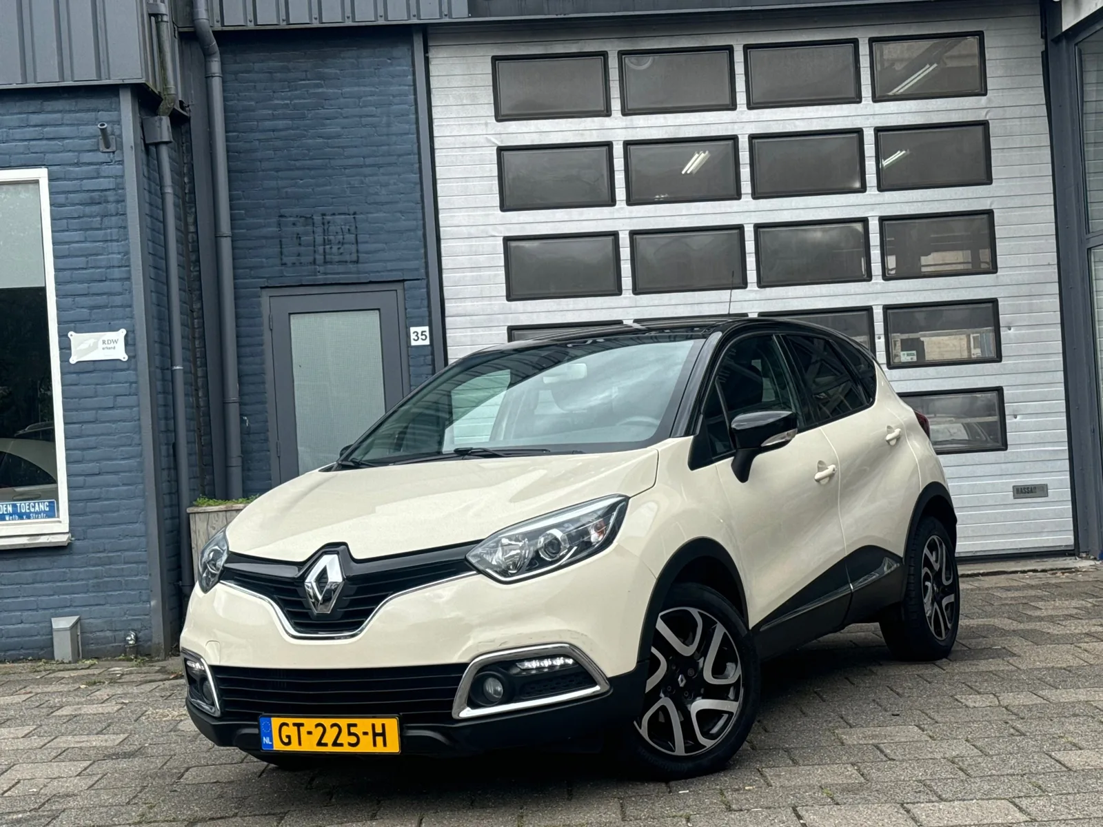 Renault Captur (2015) — foto 1