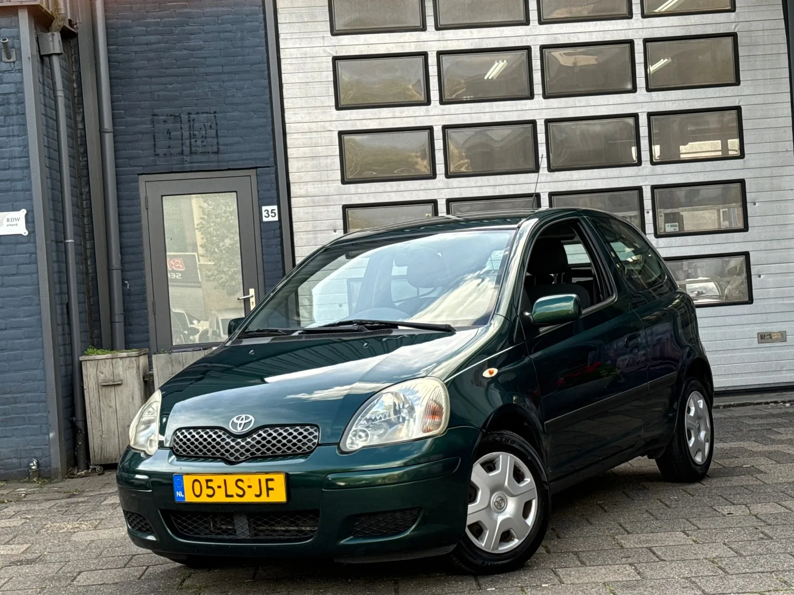 Toyota Yaris (2003) — foto 1