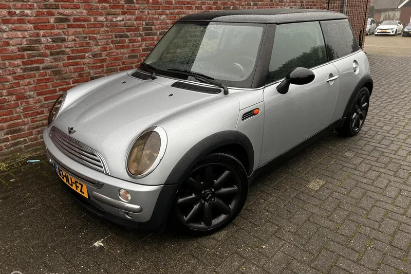 MINI Cooper (2003)