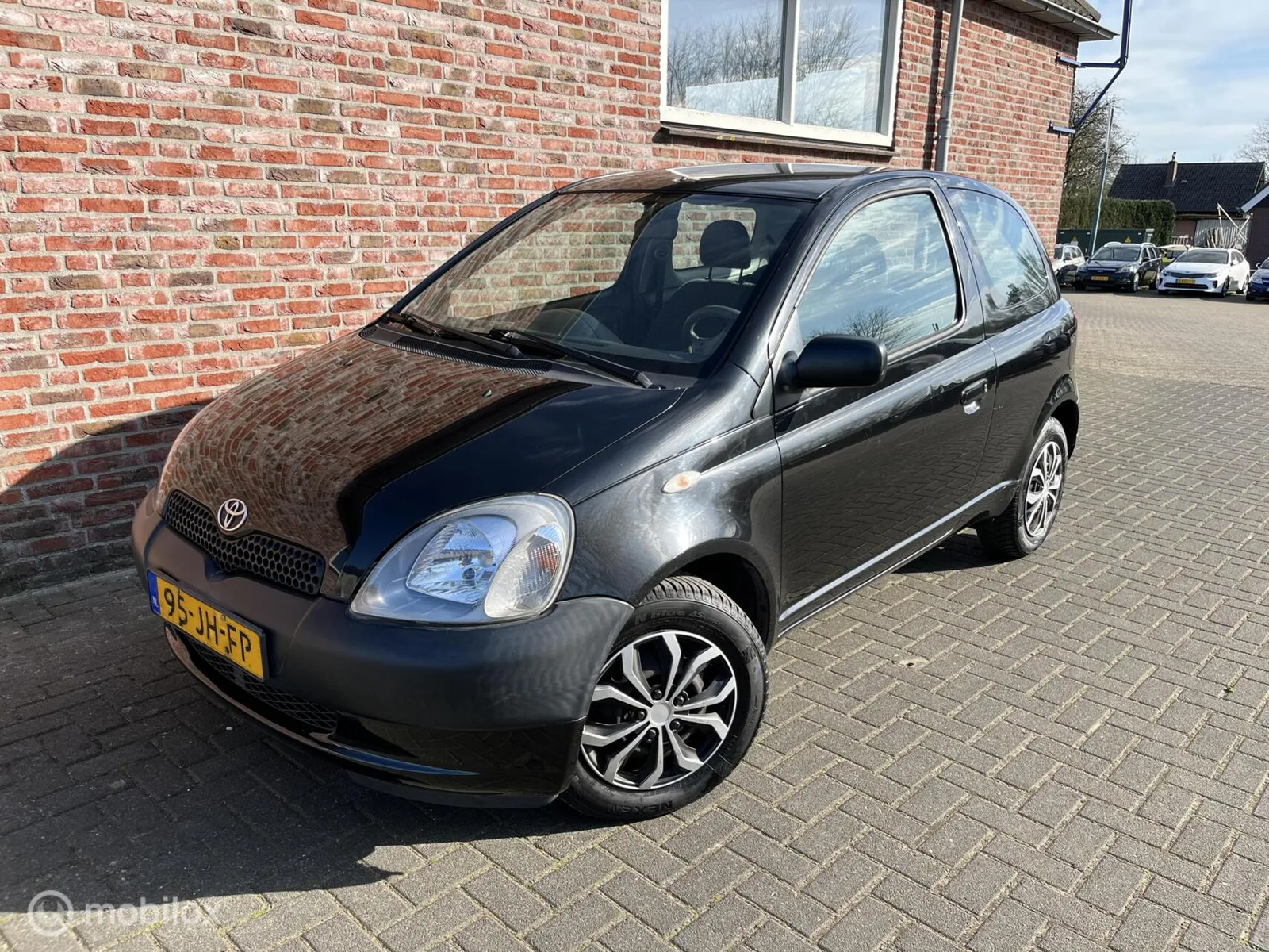 Toyota Yaris (2002) — foto 1