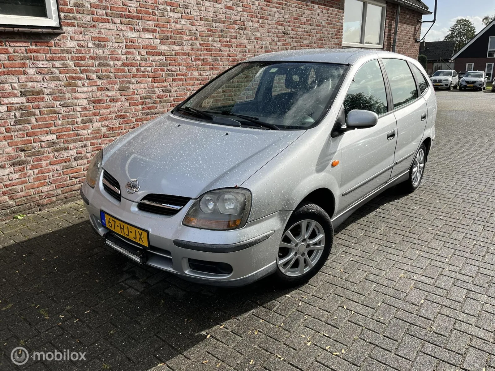 Nissan Almera Tino (2001) — foto 1