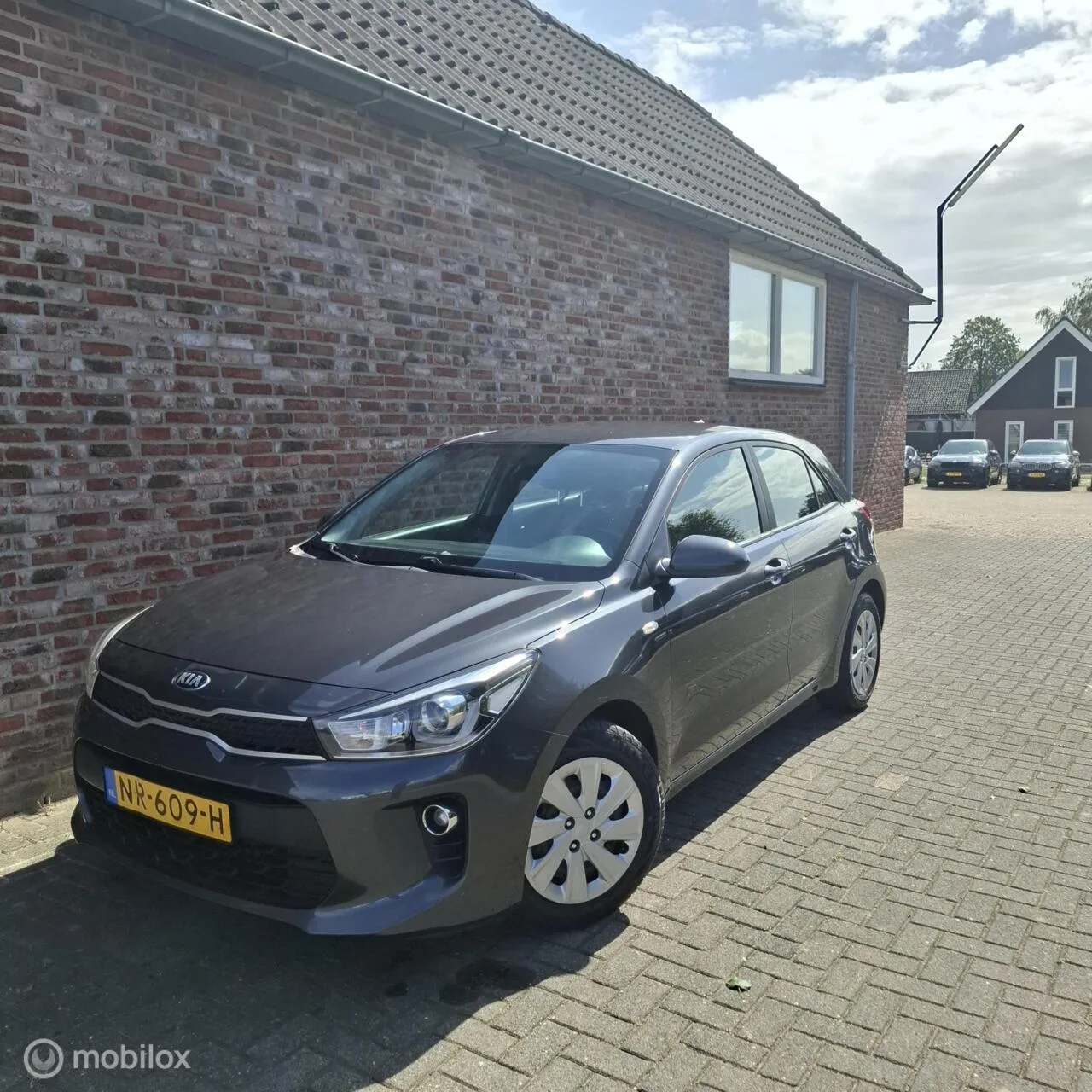 Kia Rio (2017) — foto 1