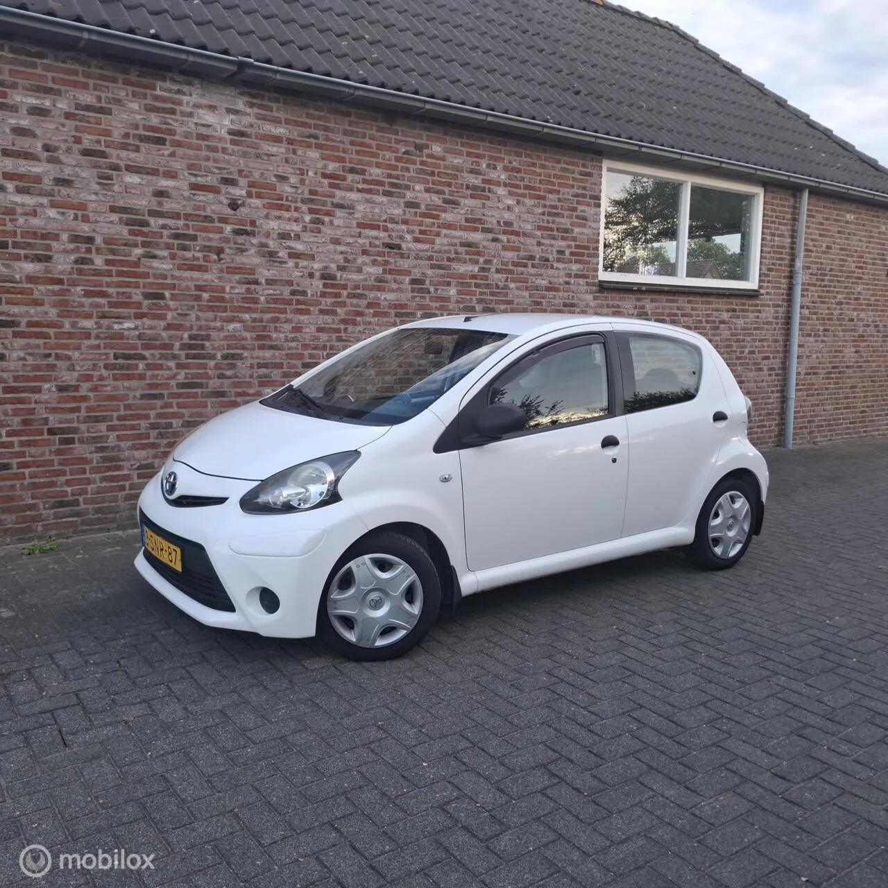 Toyota Aygo (2013) — foto 1